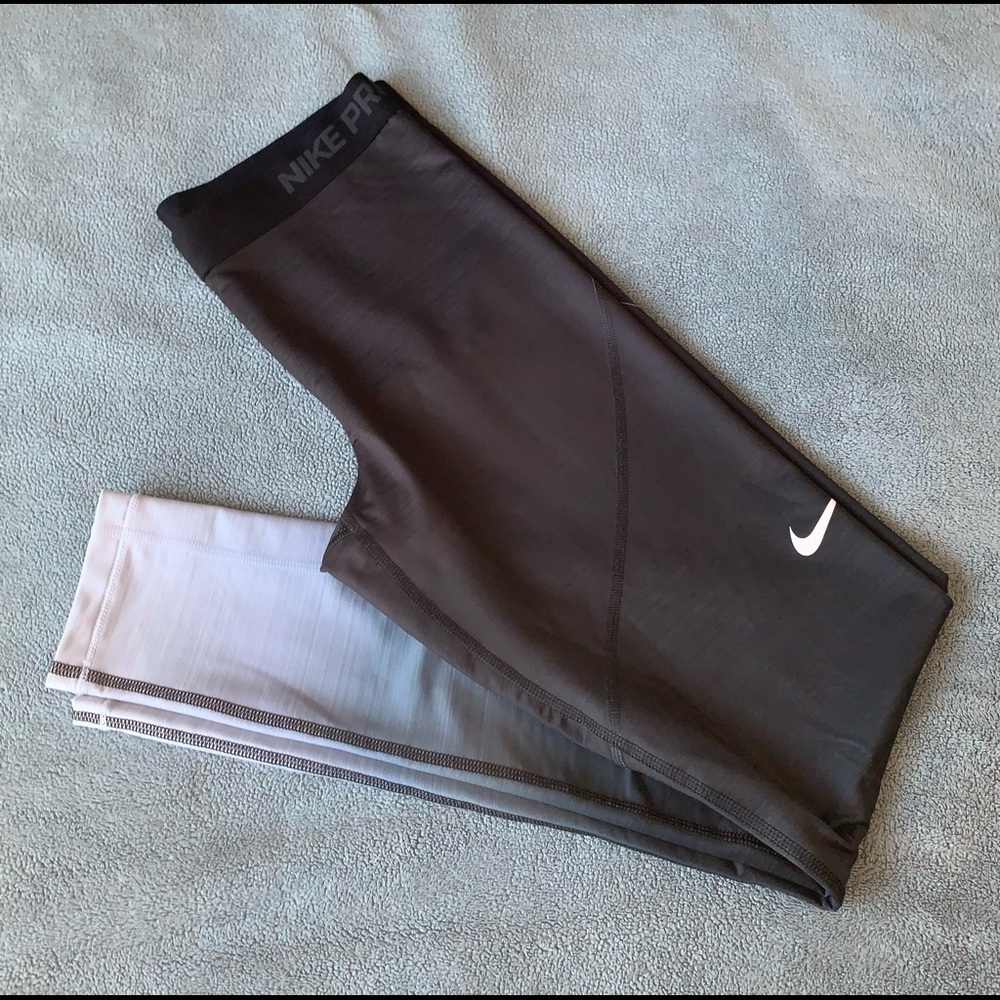 black and white nike leggings